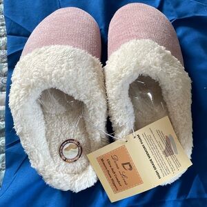 Cozy Women's Memory Foam Slippers in Pink and Cream